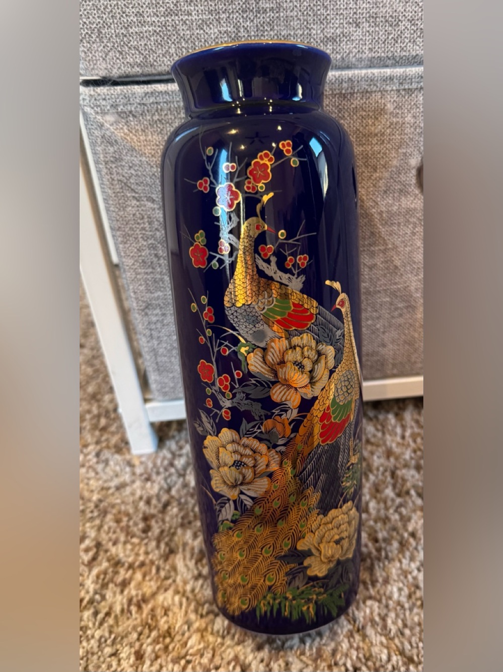 Deep Blue Porcelain Peacock Vase with Gold Detailing - Picture 4 of 4